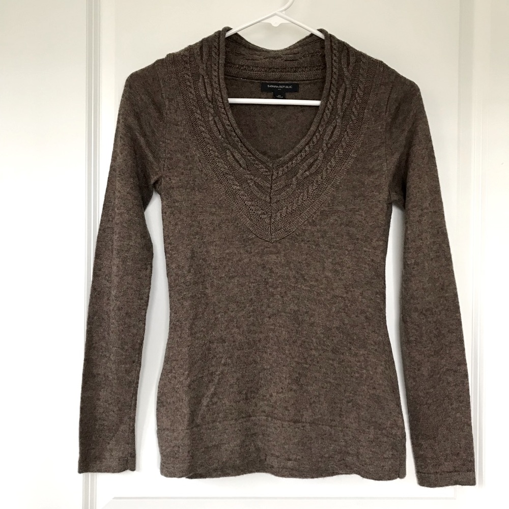Vintage 2009 Banana Republic Factory Wool Blend V Neck Sweater